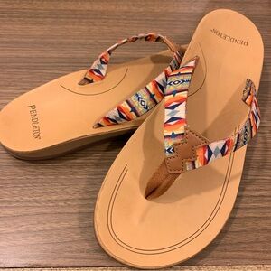 NWOT- PENDLETON Women's Fire Legend Thong Sandal-8M